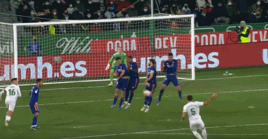 TA：欧足联确认小蜘蛛点球完全由VAR判定 球内感